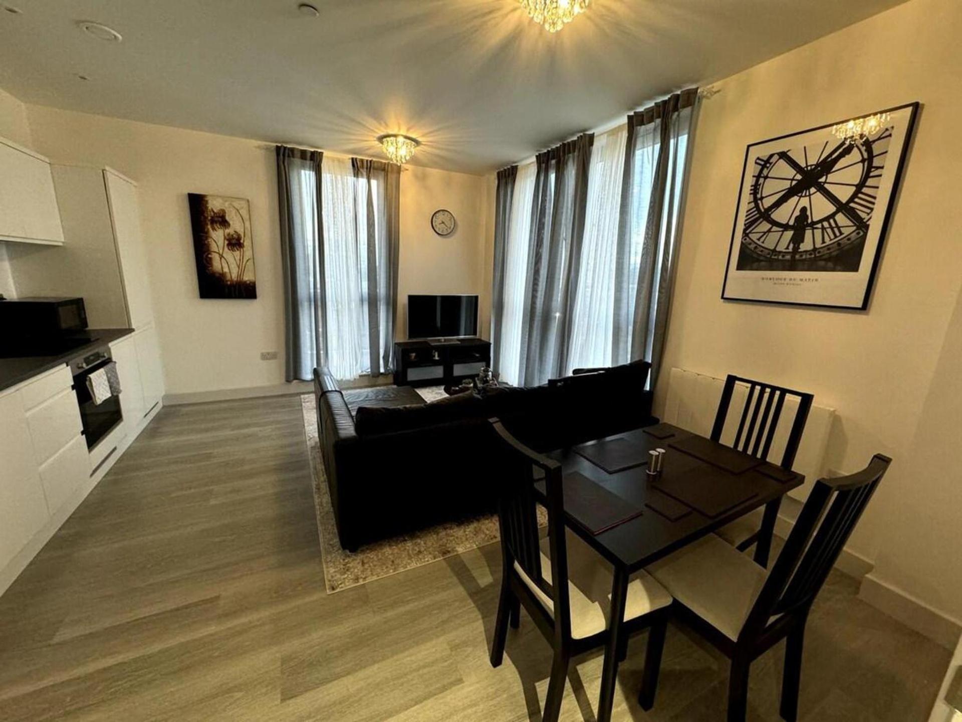 Cozy Bracknell Apartment With Modern Amenities المظهر الخارجي الصورة